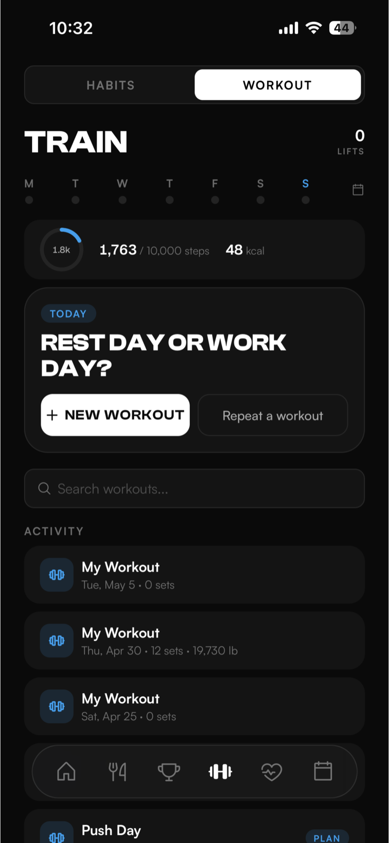 Training screen in the all-in-one fitness app with workout programs